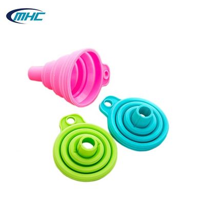 Categoría alimenticia modificada para requisitos particulares reutilizable líquida del aceite de Mini Collapsible Silicone Kitchen Funnels