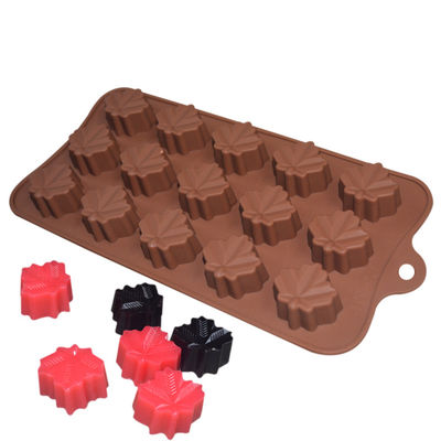 MHC crea moldes de chocolate personalizados con herramientas de pastel aprobadas por la FDA.